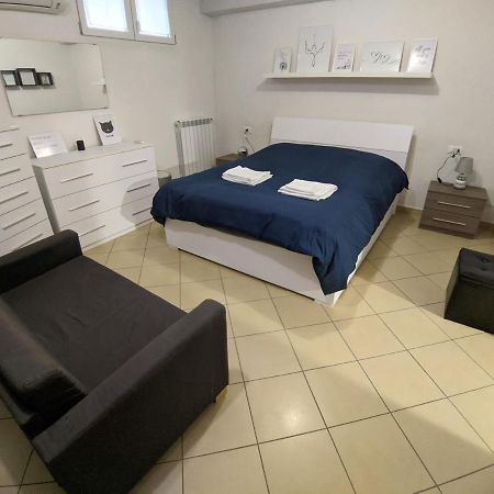Large House 3 Floors City 'N Sea Vitinia ภายนอก รูปภาพ