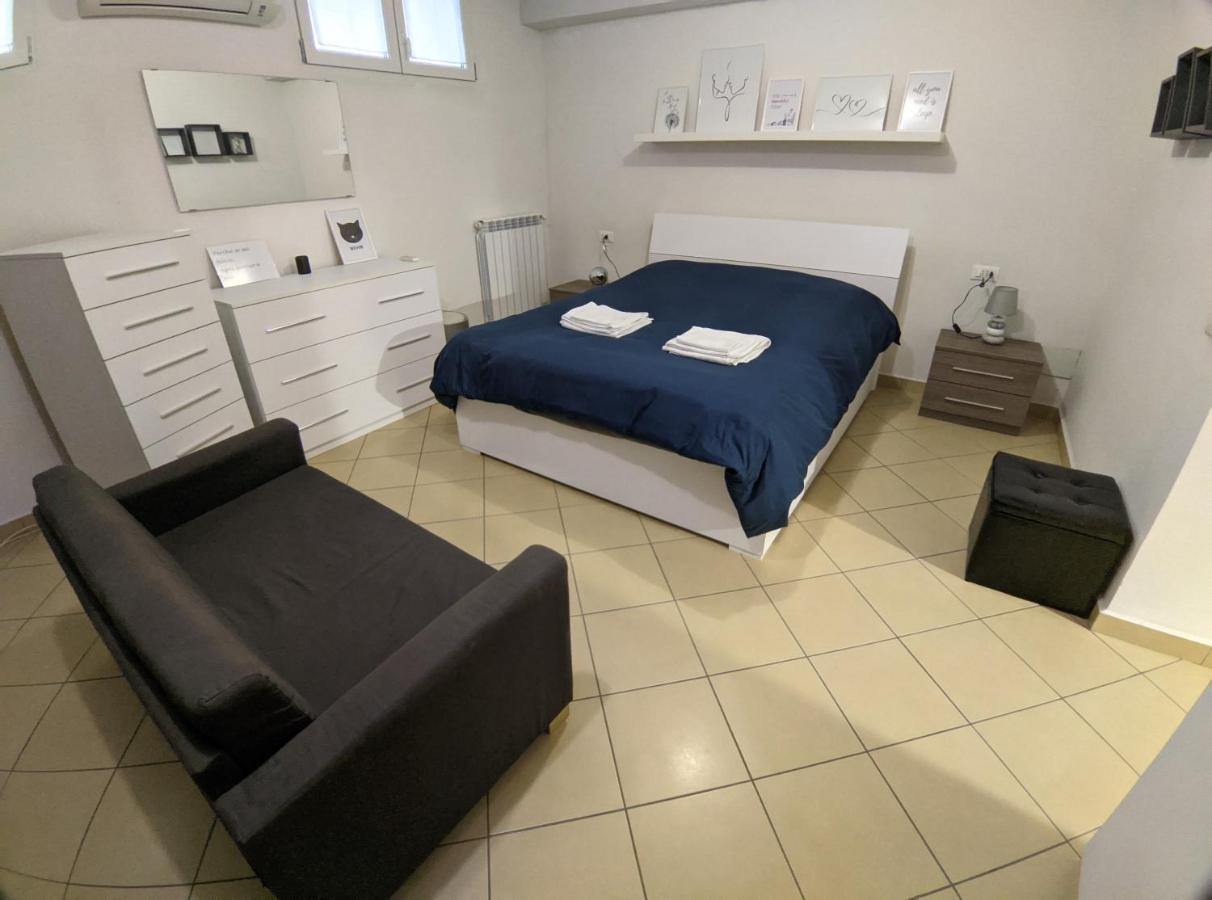 Large House 3 Floors City 'N Sea Vitinia ภายนอก รูปภาพ